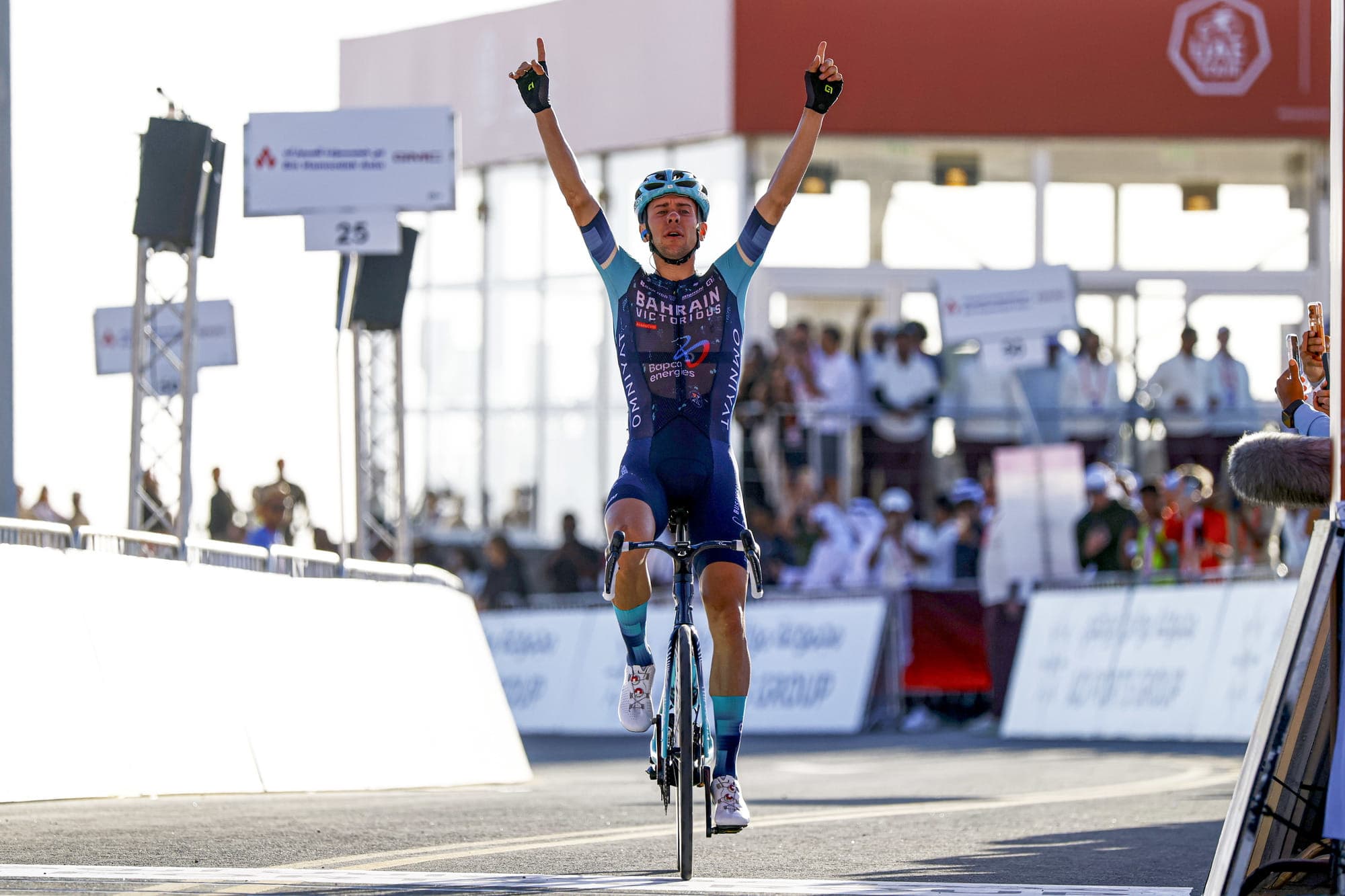 Bahrain Victorious-single cyclist